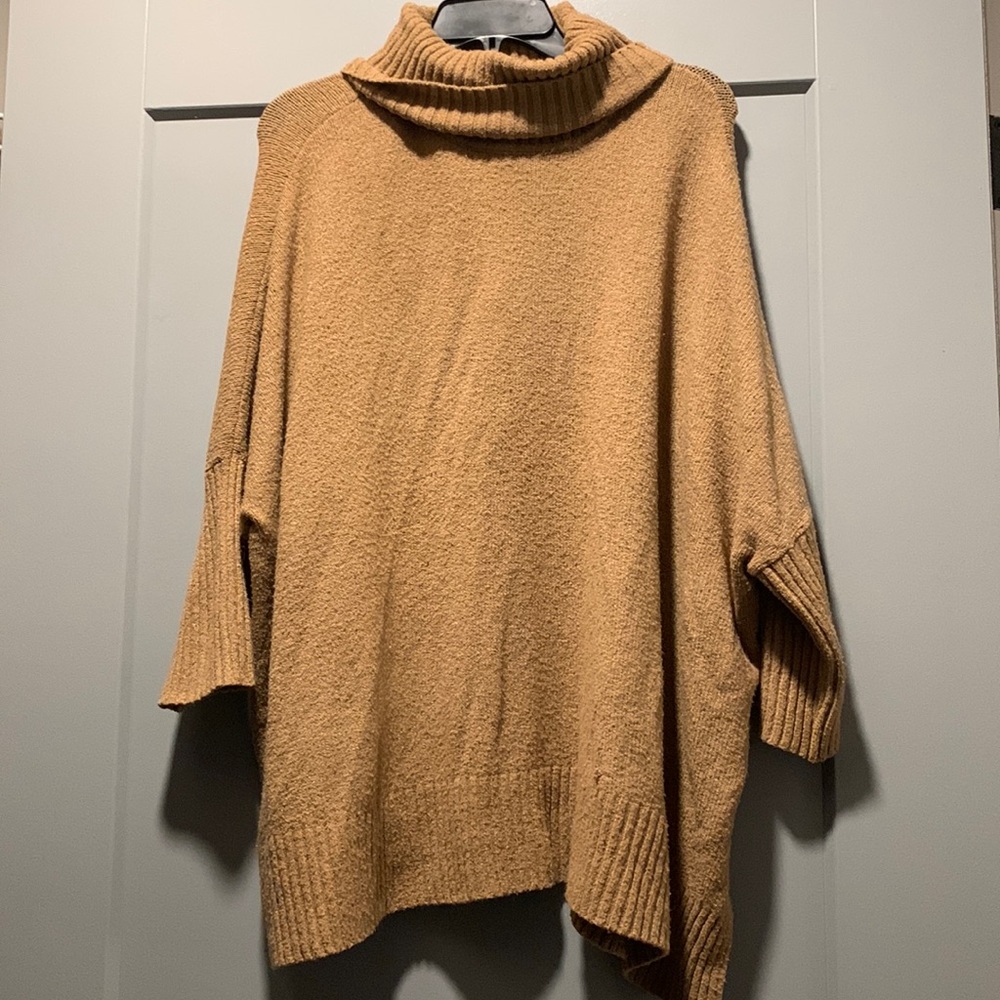 Beige loose turtleneck with large sleeves